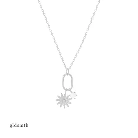 14k White Gold Daisy Necklace