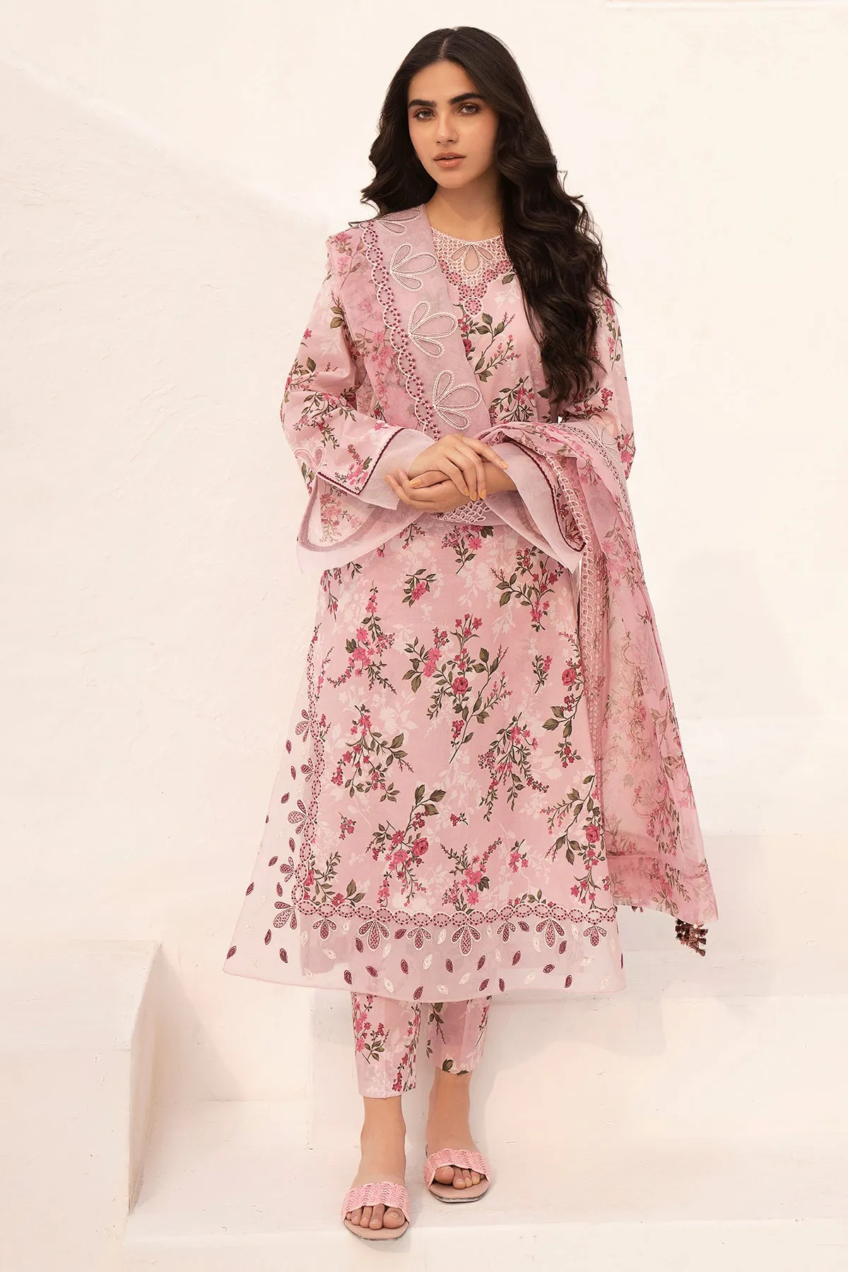 Embroidered Lawn USE-9022